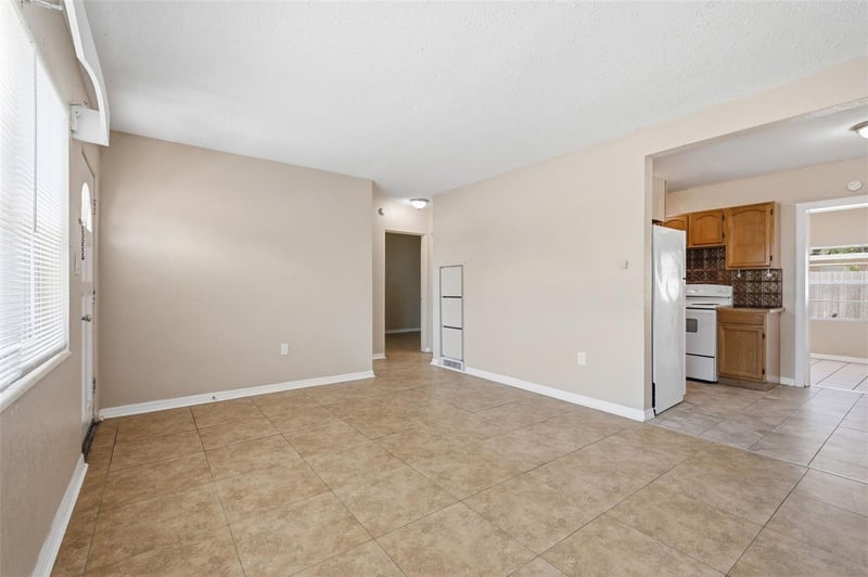 8871 93rd St, Seminole, FL 33777