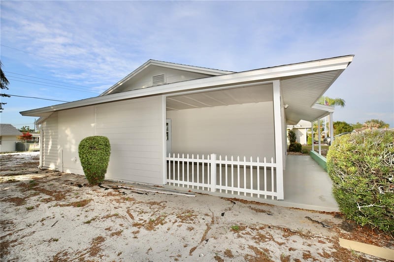 827 La Jolla Ave, Sun City Center, FL 33573