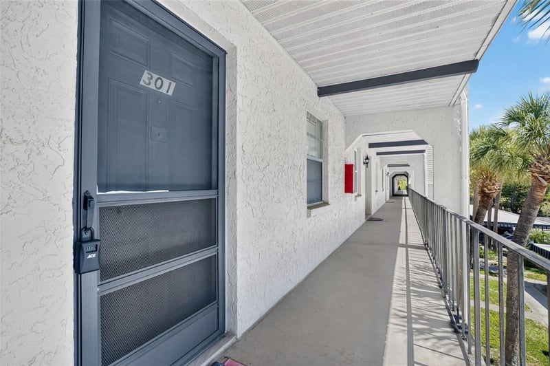 8693 Bardmoor Blvd #301B, Largo, FL 33777