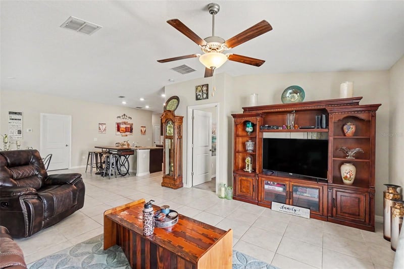 14907 Imperial Purple Ln, Wimauma, FL 33598