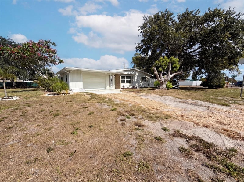 5306 3rd St, Bradenton, FL 34207