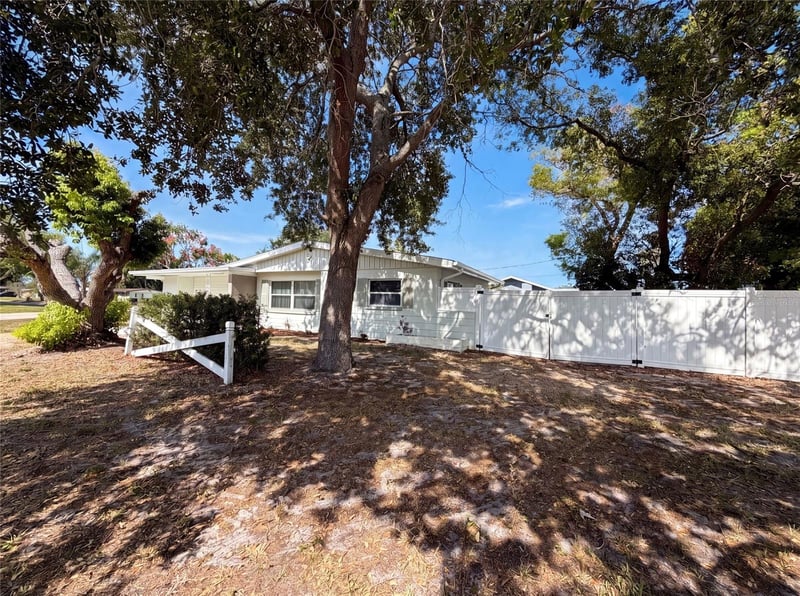 5306 3rd St, Bradenton, FL 34207