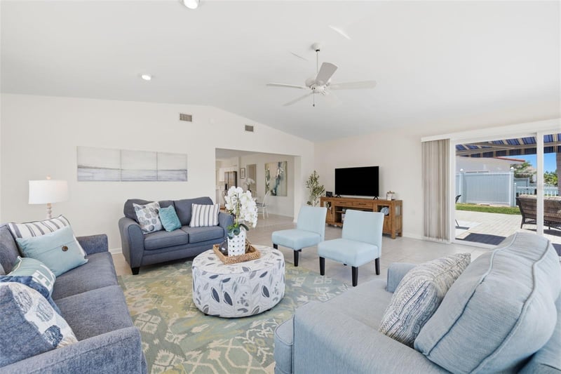 3666 Belle Vista Dr, St Petersburg, FL 33706