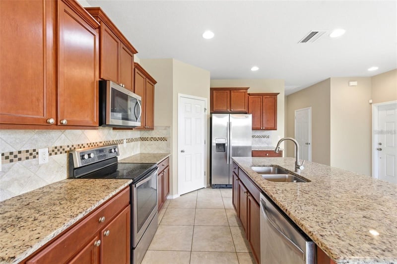 8961 Turnstone Haven Pl, Tampa, FL 33619