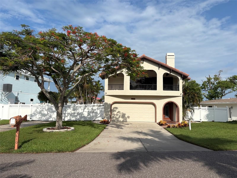 15810 Redington Dr, Redington Beach, FL 33708