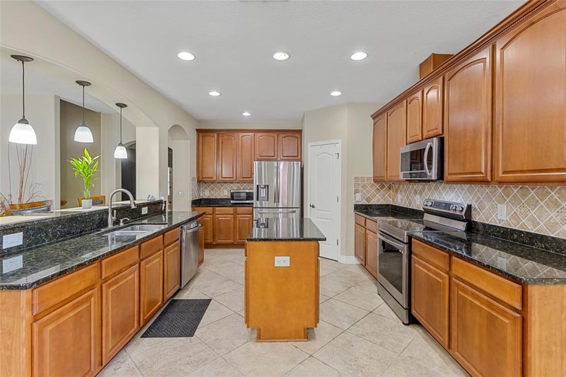 1945 Abbey Ridge Dr, Dover, FL 33527