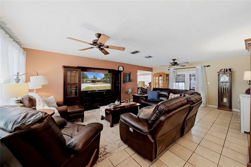 3801 Upland Pl, Valrico, FL 33594