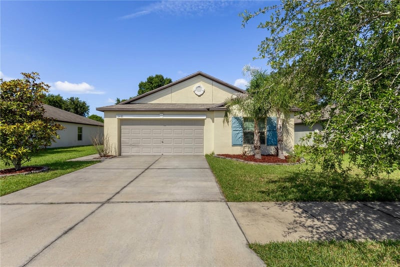 2987 Moulden Hollow Dr, Zephyrhills, FL 33540