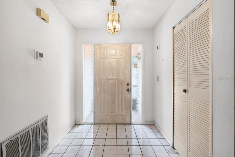 1760 Atrium Dr, Sun City Center, FL 33573
