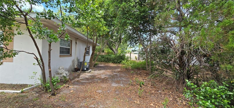 14609 Bay Dr, Largo, FL 33774