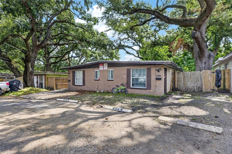 8723 - 8724 48th St, Tampa, FL 33617