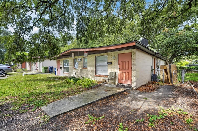 8723 - 8724 48th St, Tampa, FL 33617