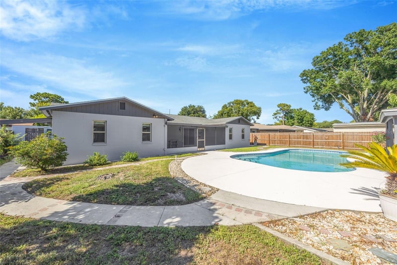 4608 Southbreeze Dr, Tampa, FL 33624