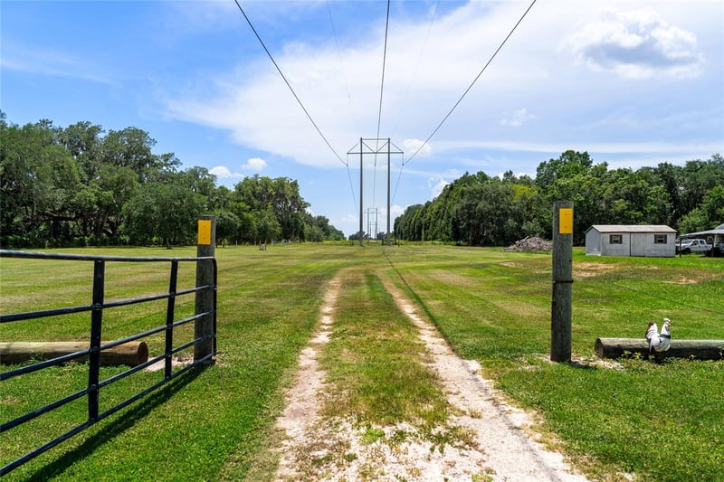 5709 Luckasavage Rd, Plant City, FL 33567