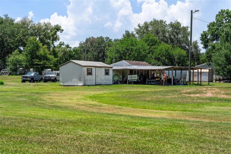 5709 Luckasavage Rd, Plant City, FL 33567