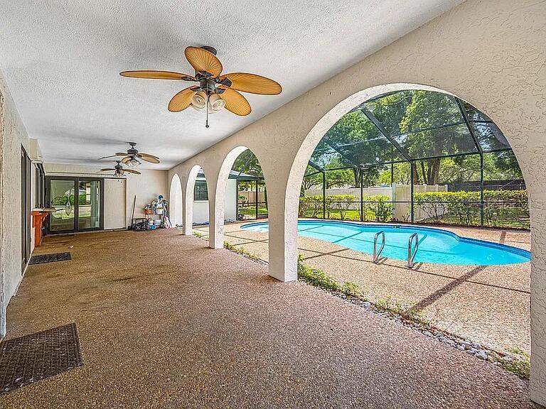10 Linden Ln, Palm Harbor, FL 34683