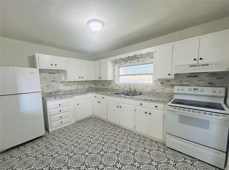 3824 Autumn Palm Dr, Zephyrhills, FL 33541