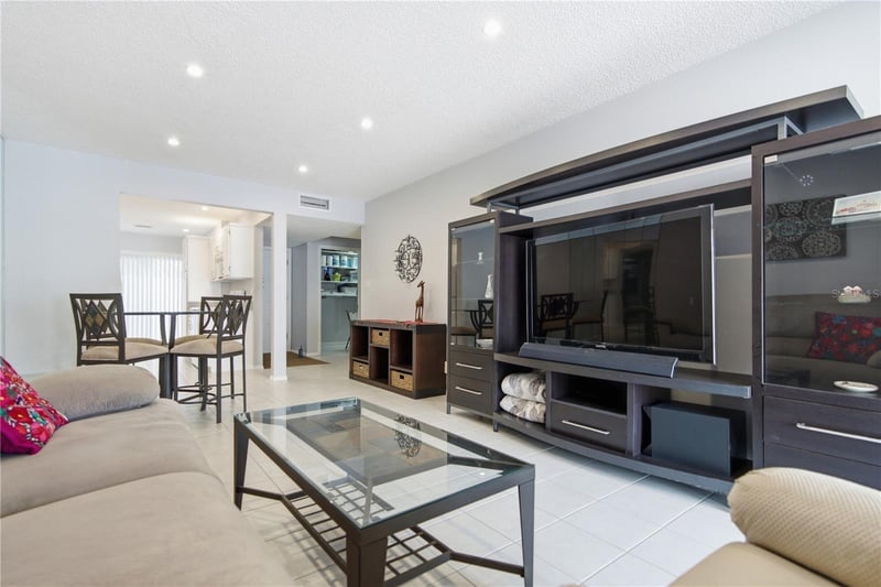 2052 Sunset Point Rd #45, Clearwater, FL 33765
