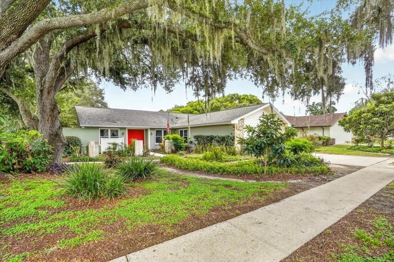 1013 Black Knight Dr, Valrico, FL 33594
