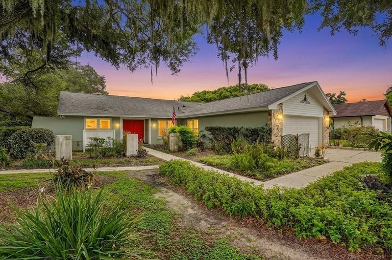 1013 Black Knight Dr, Valrico, FL 33594