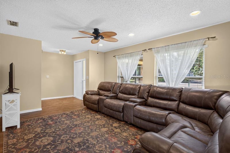 3110 Clovewood Pl, Seffner, FL 33584