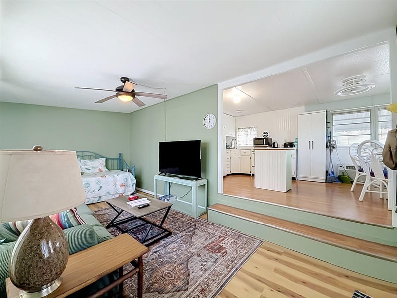 12674 Seminole Blvd #M2, Largo, FL 33778