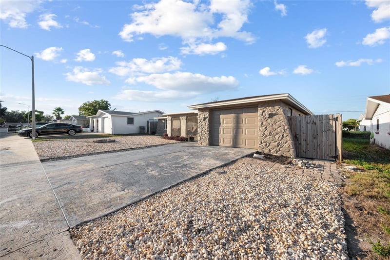 5633 Andrea Dr, Holiday, FL 34690
