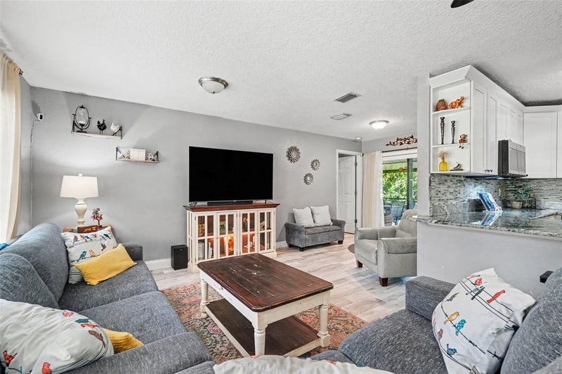 534 Leverett Rd, Seffner, FL 33584