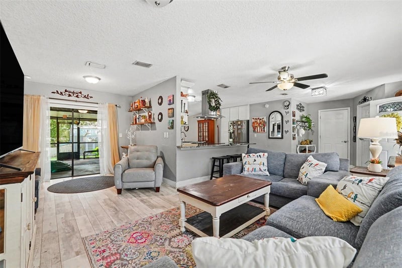 534 Leverett Rd, Seffner, FL 33584