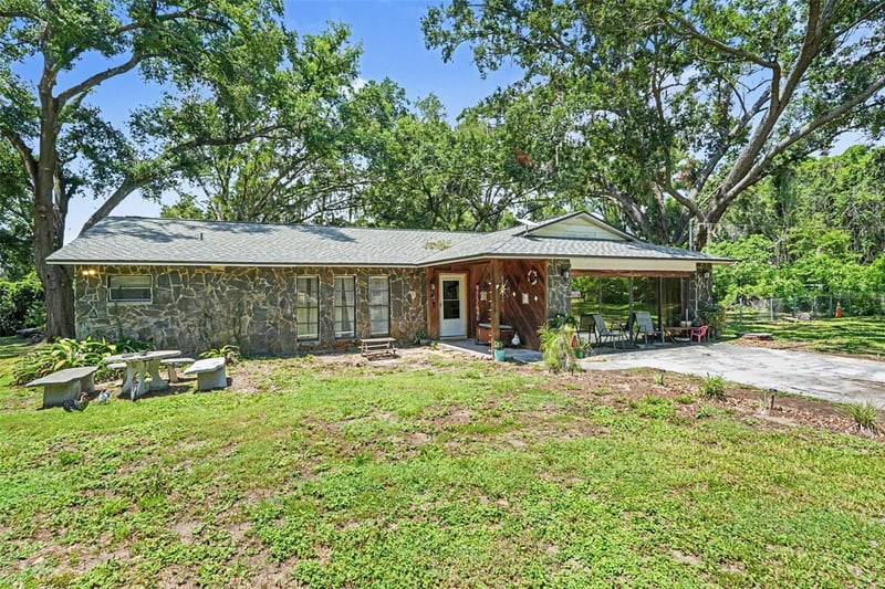 534 Leverett Rd, Seffner, FL 33584