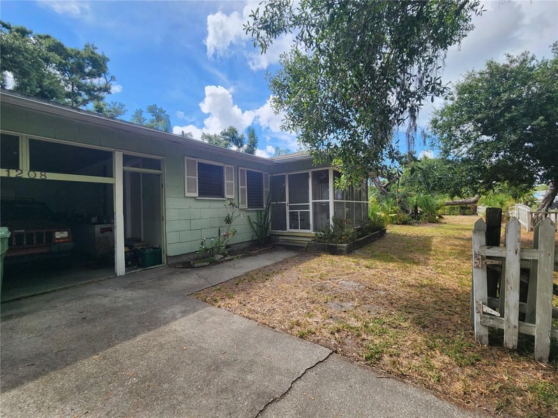 1208 28th St, Bradenton, FL 34205