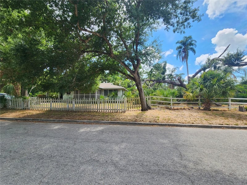 1208 28th St, Bradenton, FL 34205