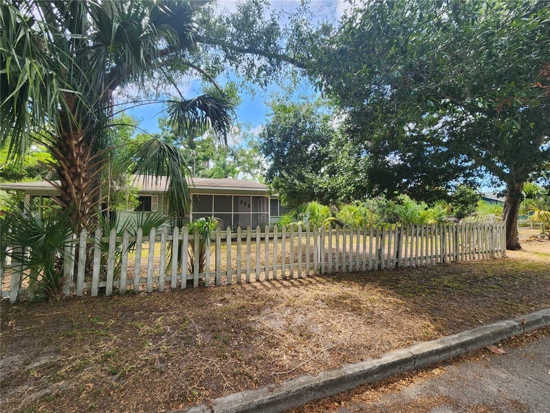 1208 28th St, Bradenton, FL 34205