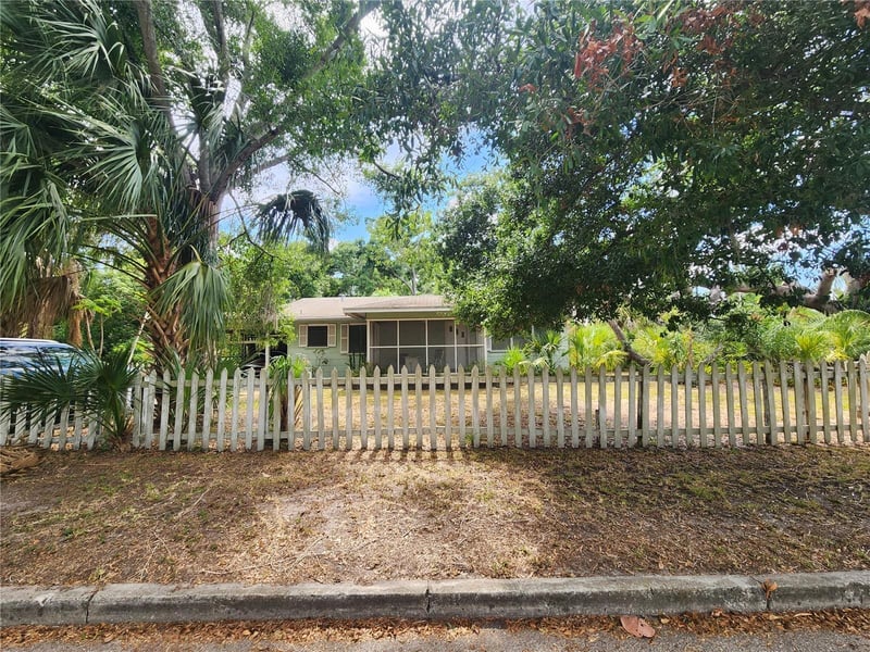 1208 28th St, Bradenton, FL 34205