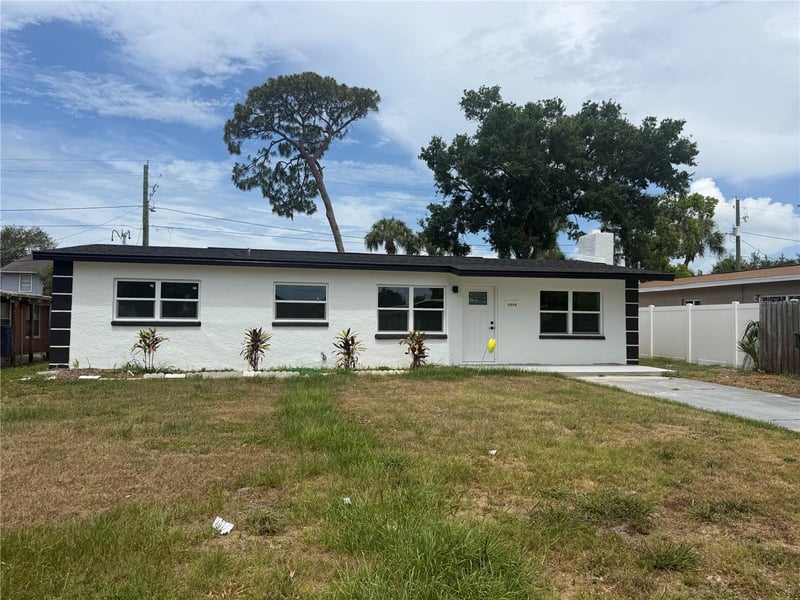 4910 Halifax Dr, Tampa, FL 33615