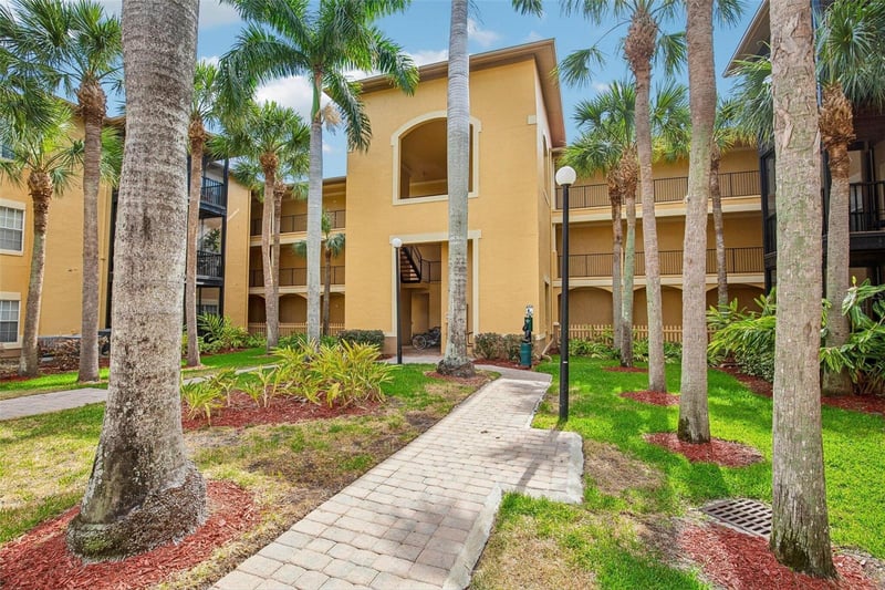 4333 Bayside Village Dr #322, Tampa, FL 33615
