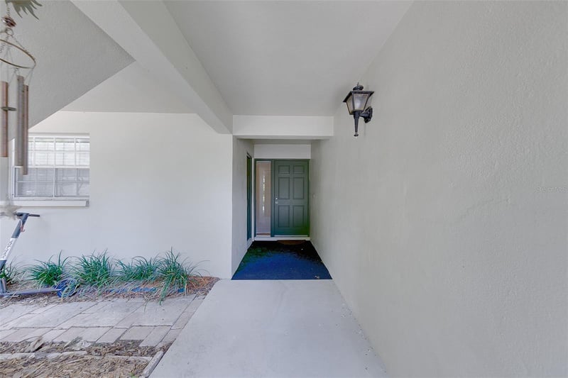 68 Country Club Dr, Largo, FL 33771