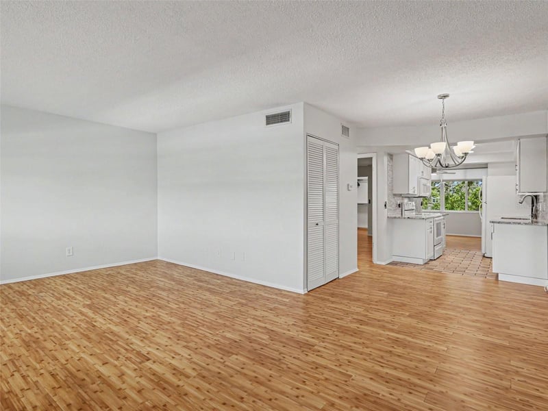4890 Bay St Ne #324, St Petersburg, FL 33703