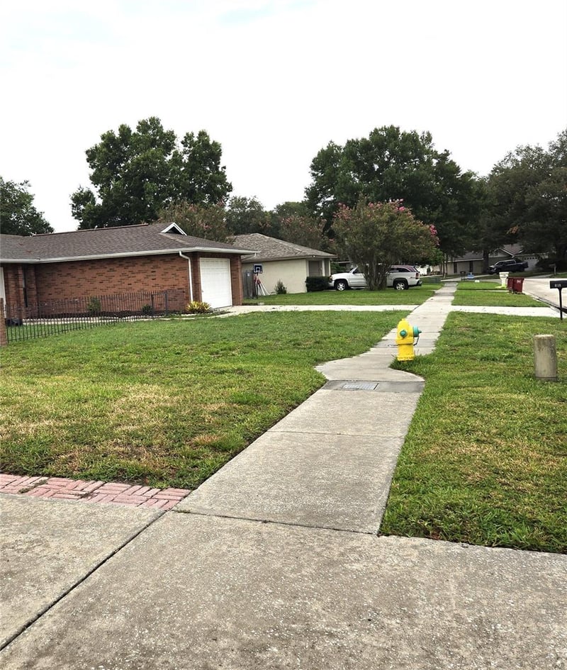 812 Sandalwood Dr, Plant City, FL 33563