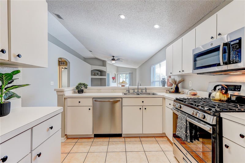 28725 Seashell Ct, Wesley Chapel, FL 33545