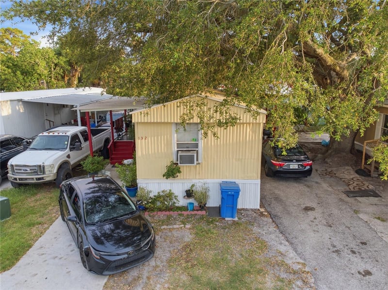 132 Newbury Dr, Tampa, FL 33615