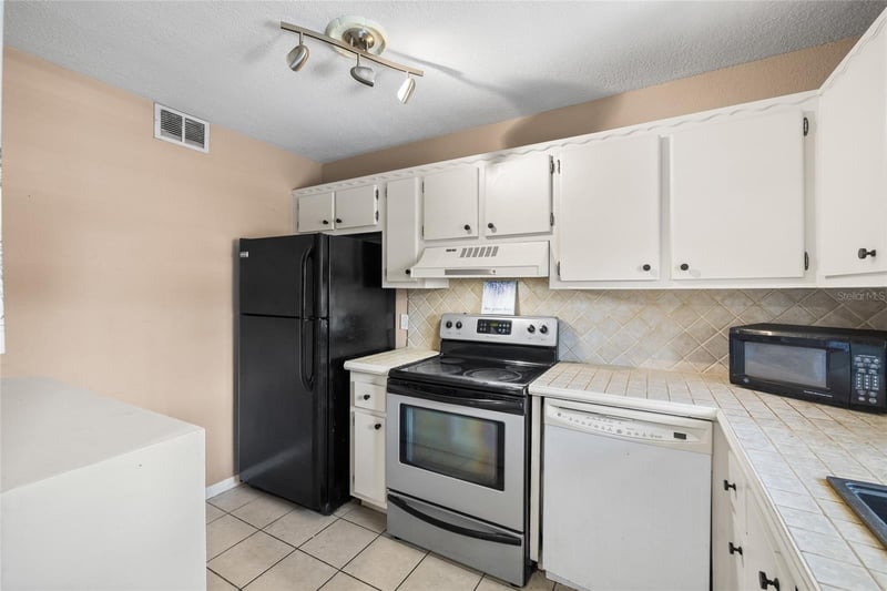 2727 75th St #8A13, Bradenton, FL 34209