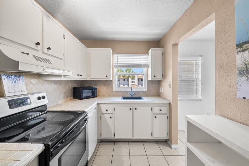 2727 75th St #8A13, Bradenton, FL 34209