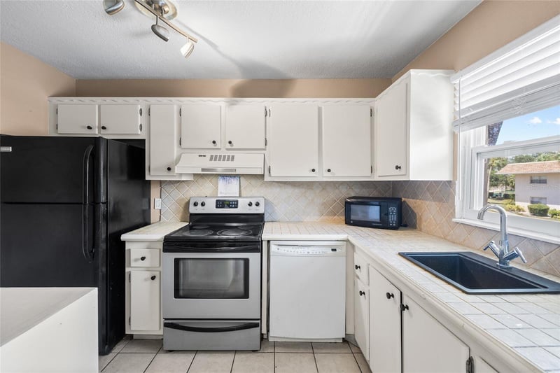 2727 75th St #8A13, Bradenton, FL 34209