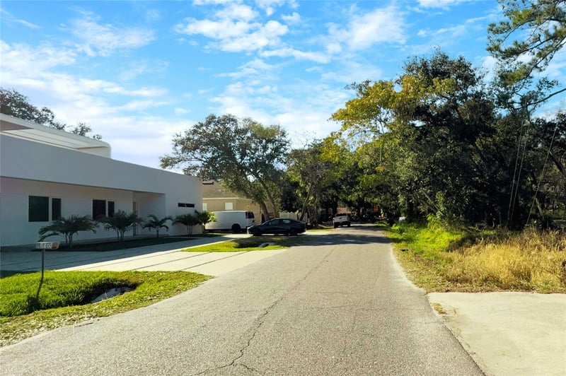 6808 New York Dr, Tampa, FL 33619