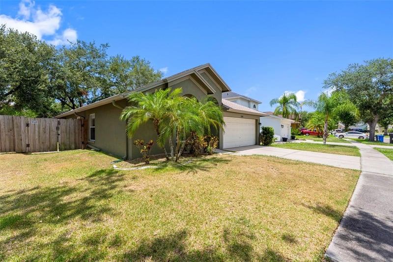 1534 Scotch Pine Dr, Brandon, FL 33511