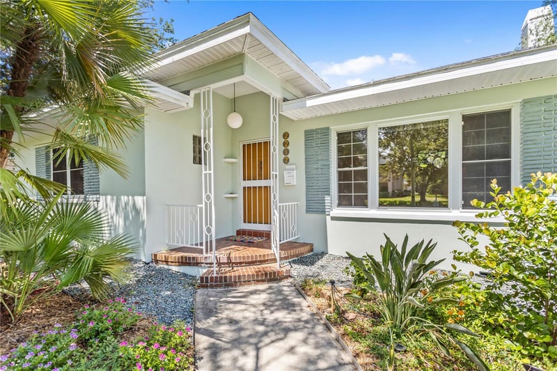2217 Brevard Rd, St Petersburg, FL 33704
