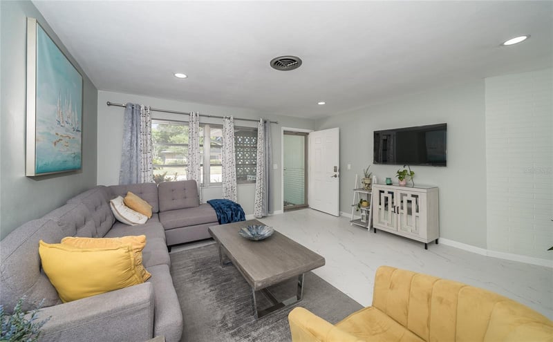 2063 Dunston Cove Rd, Clearwater, FL 33755