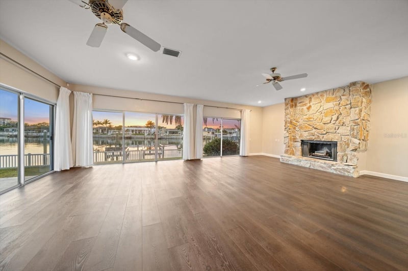 878 Harbor ISLAND, Clearwater Beach, FL 33767