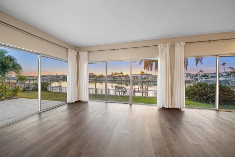878 Harbor ISLAND, Clearwater Beach, FL 33767